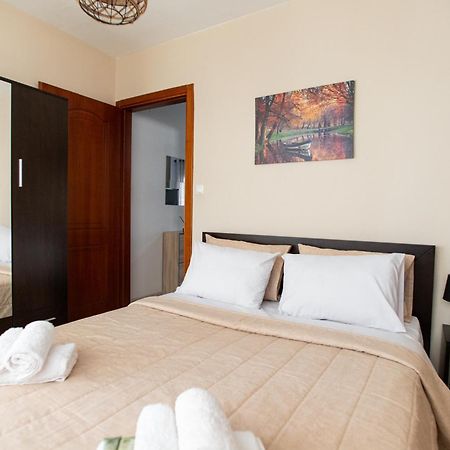 Unique Modern Apartment อเล็กซานโดรโพลิส ภายนอก รูปภาพ